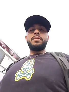 Snapshot of MAX_Jhonnson chatting on November 14, 2025, 10:13 pm MAX Jhonnson online show from November 14, 2025, 10:13 pm