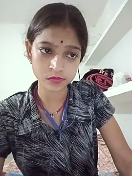 Mohnicute online show from May 13, 2026, 1:23 am