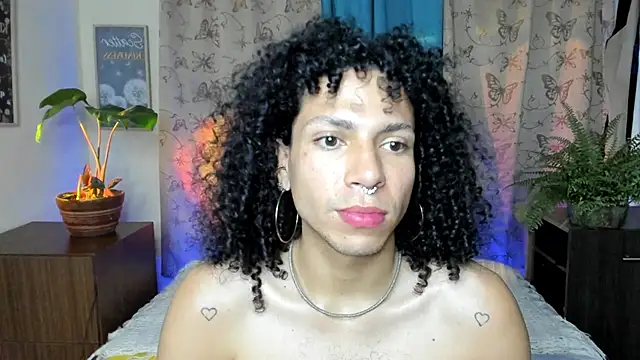 Snapshot of Angel_White25 chatting on February 3, 2026, 11:21 pm Angel White25 online show from February 3, 2026, 11:21 pm