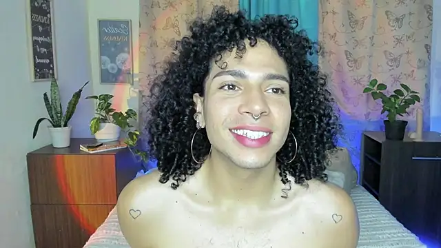 Snapshot of Angel_White25 chatting on November 24, 2025, 8:20 pm Angel White25 online show from November 24, 2025, 8:20 pm