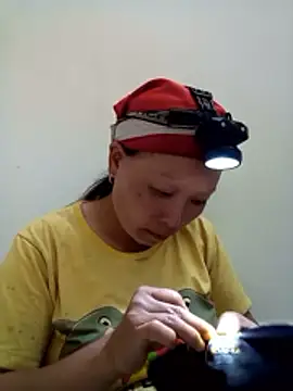 girl-hot2x online show from November 27, 2025, 8:15 am