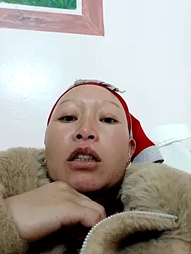 girl-hot2x online show from February 5, 2026, 12:23 pm