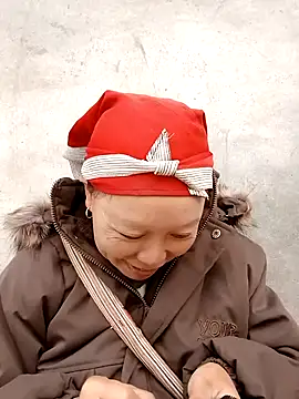 girl-hot2x online show from December 5, 2025, 2:21 am