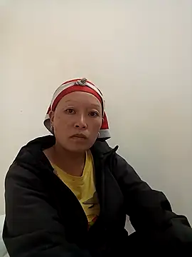 girl-hot2x online show from November 14, 2025, 8:29 am