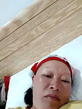 girl-hot2x online show from April 7, 2026, 1:24 pm