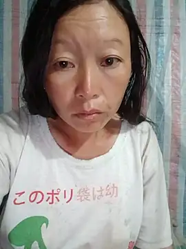 girl-hot2x online show from June 3, 2026, 6:12 pm