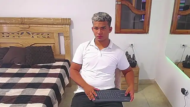 mathews    online show from December 5, 2025, 5:39 am