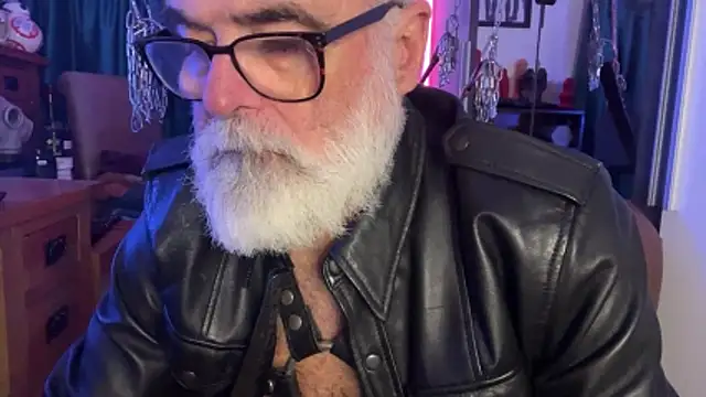 LeatherSdaddy online show from November 27, 2025, 8:20 pm