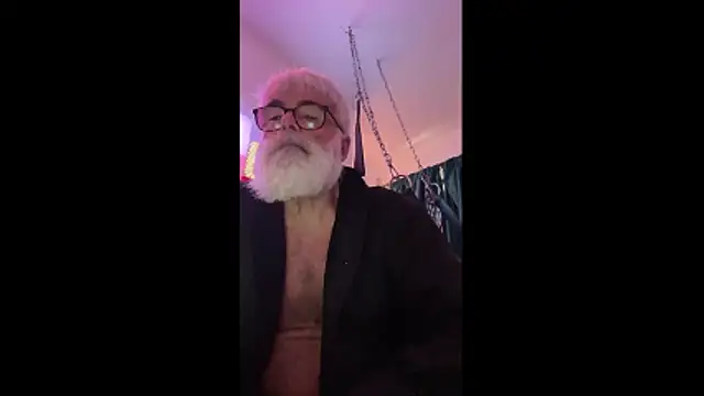 LeatherSdaddy online show from April 17, 2026, 11:02 am