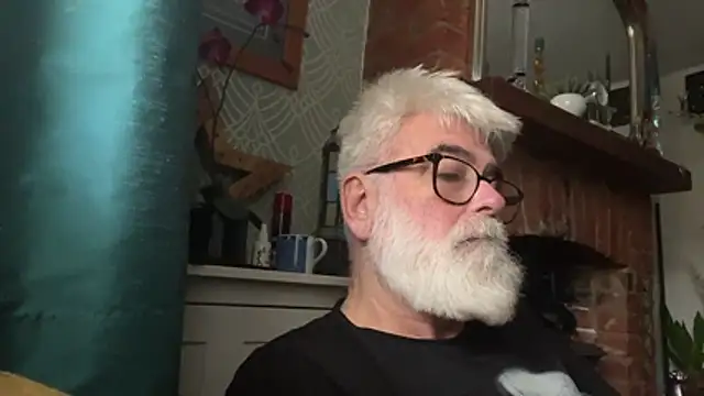 LeatherSdaddy online show from November 29, 2025, 10:04 am