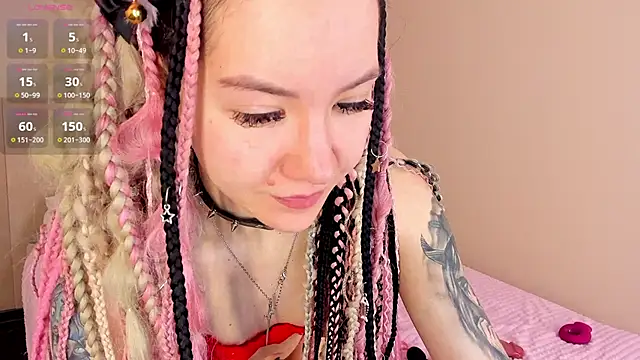 Lina Moony online show from December 3, 2025, 2:34 am