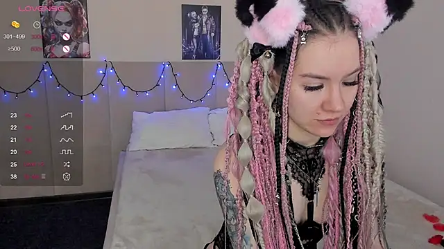 Lina Moony online show from November 20, 2025, 2:01 am