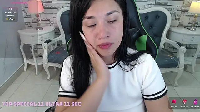 Violetta jhonson a online show from November 13, 2025, 3:32 am