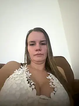 Cutebrowneyes  online show from December 15, 2025, 11:20 pm