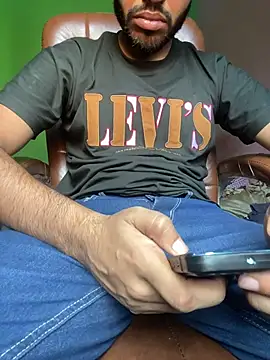 hotyyyyjonny online show from June 3, 2026, 4:02 am