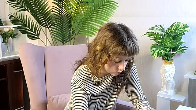 Snapshot of CarenChappan chatting on November 13, 2025, 3:05 pm CarenChappan online show from November 13, 2025, 3:05 pm