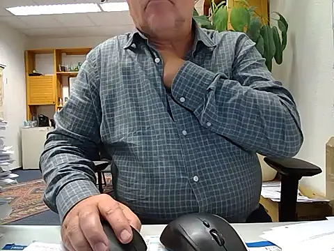 Snapshot of sssuka chatting on November 14, 2025, 4:21 pm sssuka online show from November 14, 2025, 4:21 pm