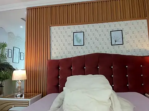 Lucy Vegas online show from April 7, 2026, 1:24 pm