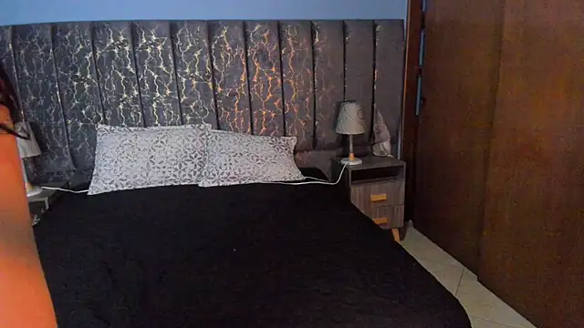 Atenea Velle online show from December 22, 2025, 1:22 pm