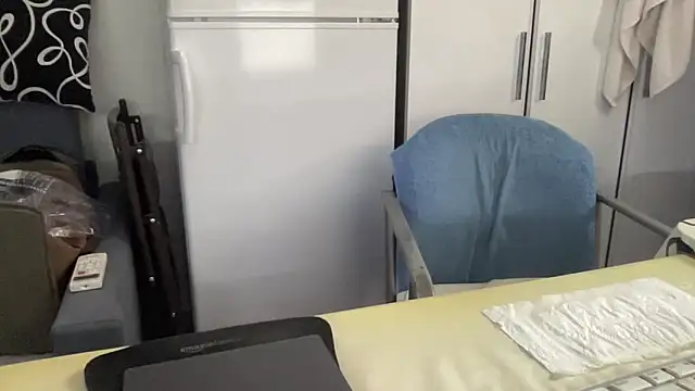 Snapshot of coach-karl chatting on October 9, 2025, 10:05 am coach-karl online show from October 9, 2025, 10:05 am