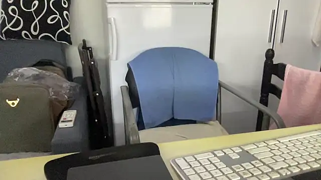 Snapshot of coach-karl chatting on October 4, 2025, 12:23 am coach-karl online show from October 4, 2025, 12:23 am