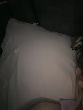 dalou3a22 online show from November 18, 2025, 2:31 pm