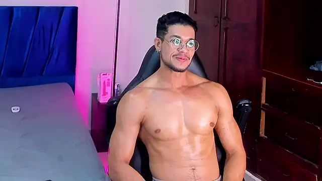 Nolan joness online show from April 1, 2026, 8:17 pm