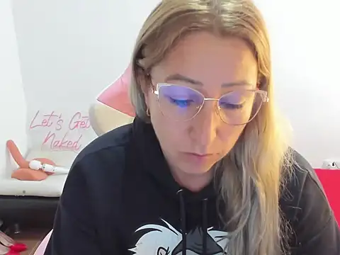 chrystal sl852 online show from December 15, 2025, 8:25 pm