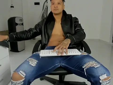 master leather online show from April 5, 2026, 6:36 pm