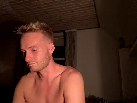 SUB-Blond online show from November 13, 2025, 8:46 pm