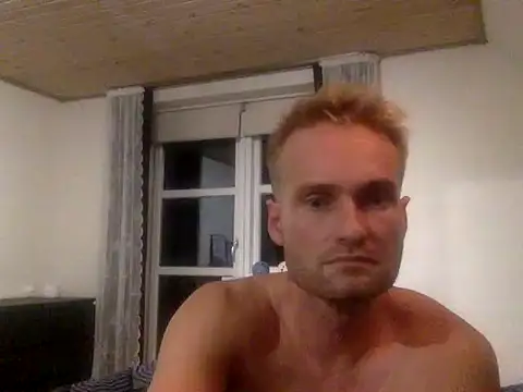 SUB-Blond online show from November 11, 2025, 7:30 pm