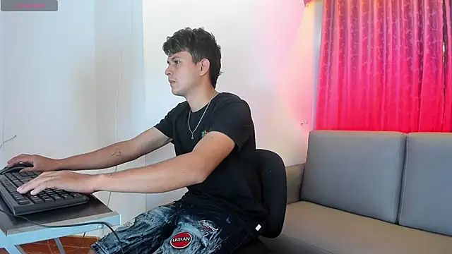 Hospick white online show from November 14, 2025, 6:22 pm