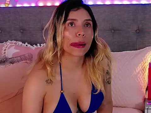 Snapshot of Antonella_Lee chatting on November 15, 2025, 1:53 am Antonella Lee online show from November 15, 2025, 1:53 am