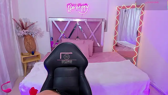 ISABELA TAY online show from November 20, 2025, 11:44 am