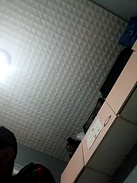 Snapshot of hotguy71000 chatting on December 5, 2025, 5:11 pm hotguy71000 online show from December 5, 2025, 5:11 pm