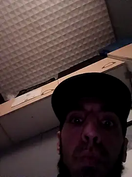 Snapshot of hotguy71000 chatting on December 16, 2025, 4:11 pm hotguy71000 online show from December 16, 2025, 4:11 pm