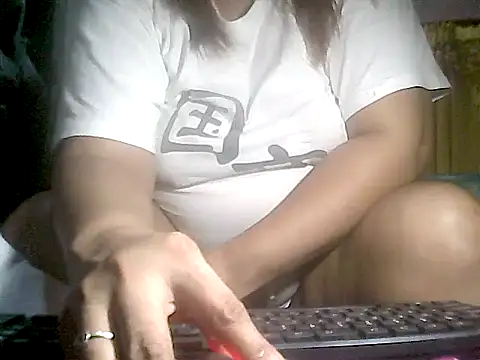 loriepinay46 online show from December 16, 2025, 8:13 pm