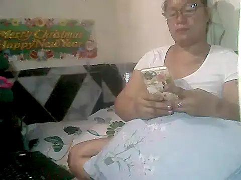 loriepinay46 online show from January 12, 2026, 1:29 pm