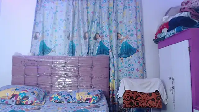 AishaOwens online show from December 17, 2025, 8:25 pm