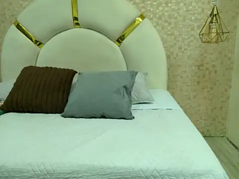 Caroline palmerr online show from November 15, 2025, 3:10 am