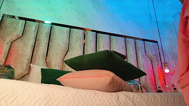 Caroline palmerr online show from December 14, 2025, 3:24 am