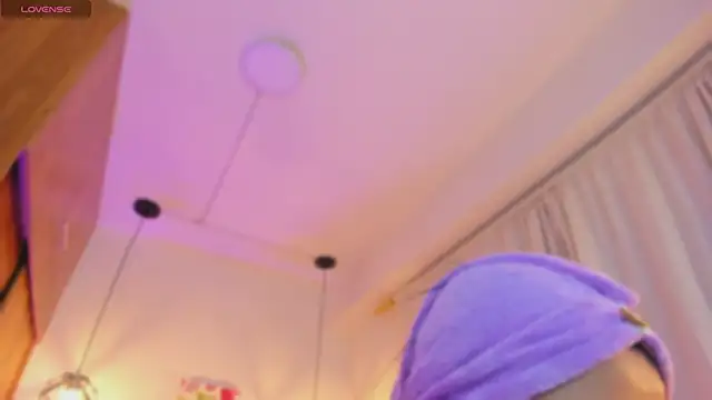 Cassiesteveens online show from November 14, 2025, 11:30 pm