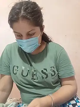 Cute hotzara online show from May 15, 2026, 8:45 am