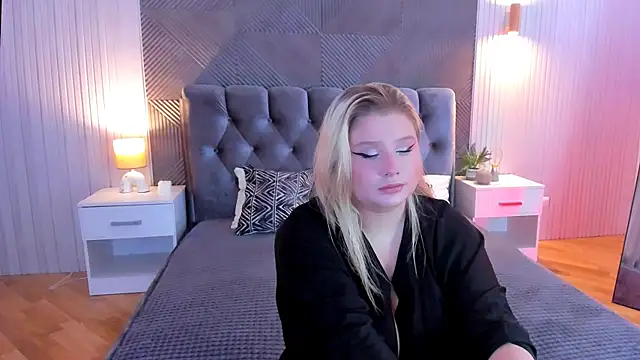 EmiliaStanley online show from December 2, 2025, 5:42 am