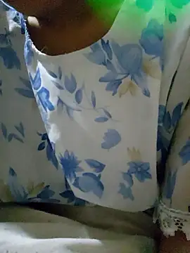 SLIMDIVAA online show from January 14, 2026, 1:31 am