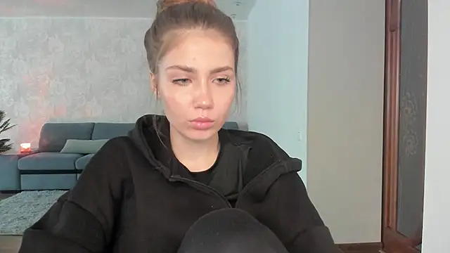 Aurora Glow21 online show from April 7, 2026, 12:29 pm