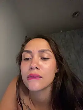 carolsapequinha online show from April 3, 2026, 7:20 pm