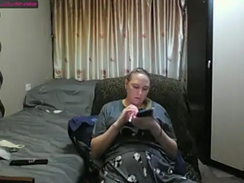 JenniDeep online show from April 1, 2026, 1:41 pm