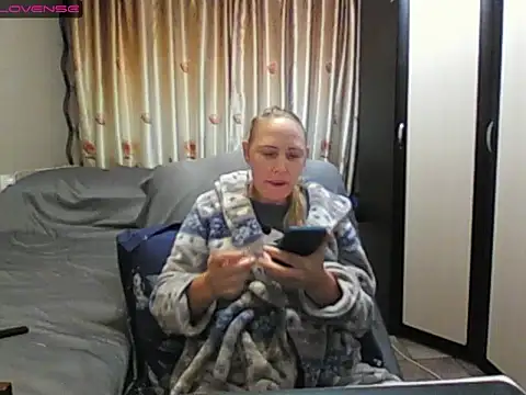 JenniDeep online show from June 1, 2026, 3:11 pm