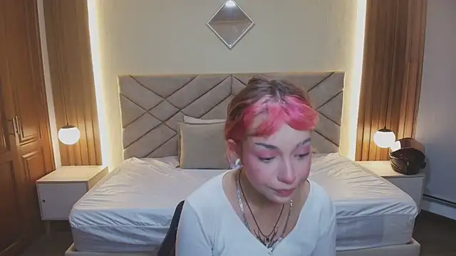 Laracooper  online show from February 21, 2026, 7:38 pm